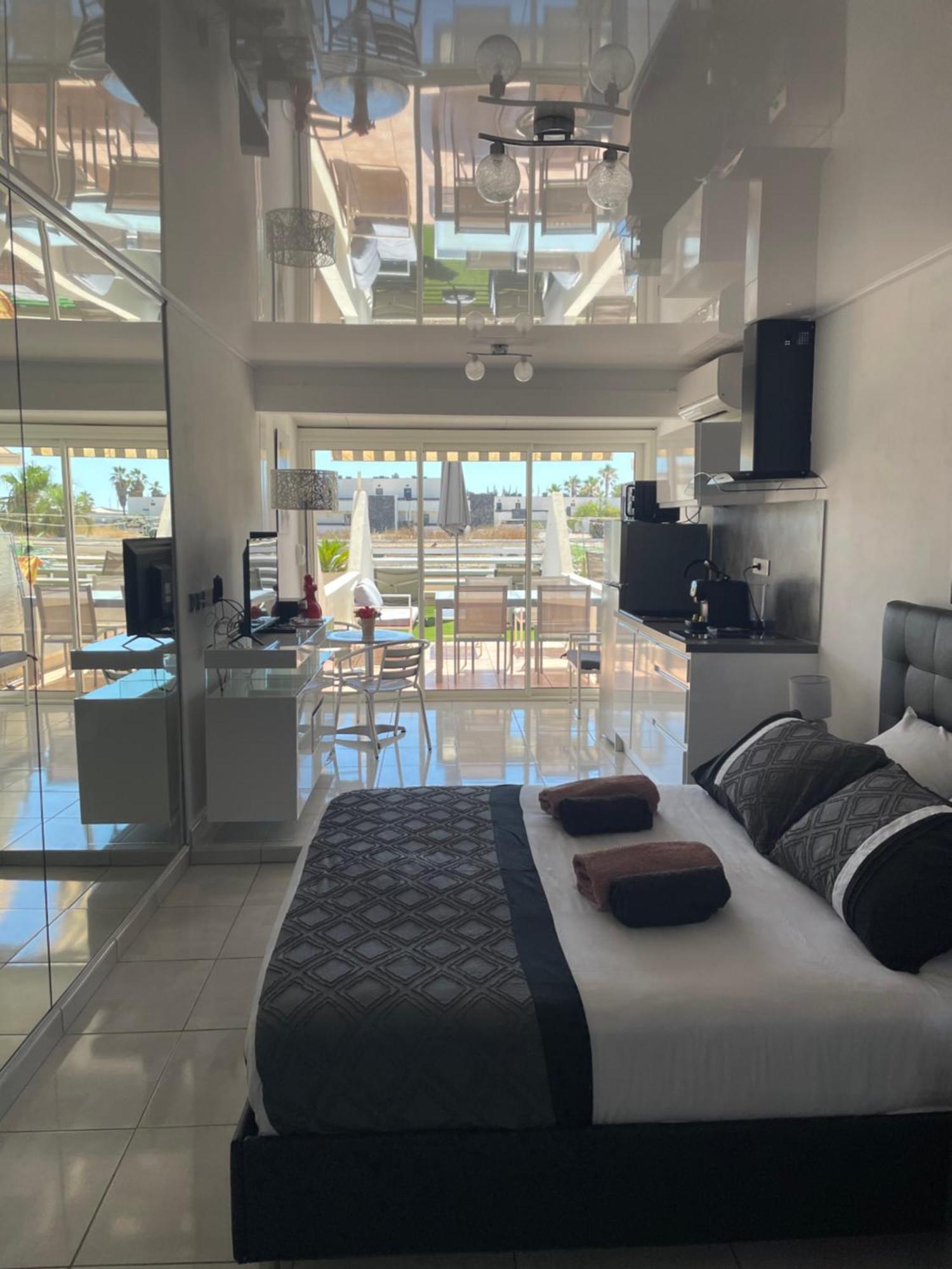 The Naturist Glamour Suite แอกด์ ภายนอก รูปภาพ