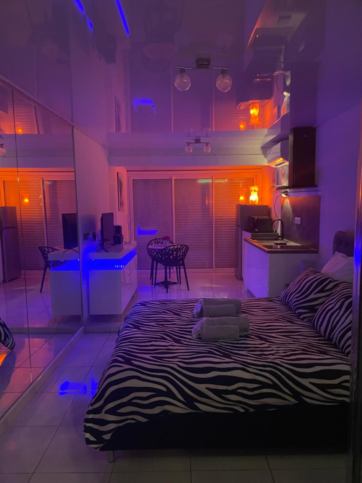 The Naturist Glamour Suite แอกด์ ภายนอก รูปภาพ